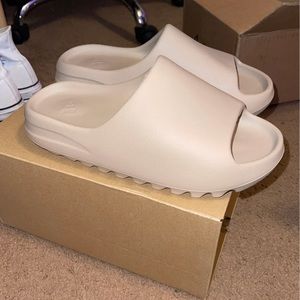 NEW YEEZY SLIDE PURE